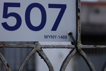 Casa à venda com 312m², 3 quartos e 10 vagasPlaca instalada no portão do imóvel - Código da placa: WYNY-1469