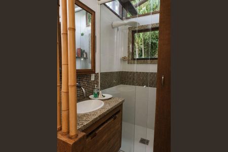 Casa para alugar com 215m², 3 quartos e 4 vagas Casa para alugar com 215m², 3 quartos e 4 vagasBanheiro
