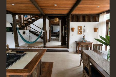 Sala de casa para alugar com 3 quartos, 215m² em Lagoa da Conceição, Florianópolis