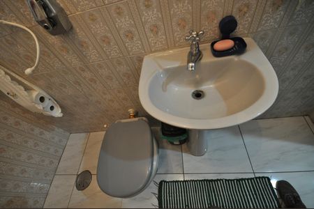 Casa à venda com 140m², 2 quartos e 2 vagasLavabo
