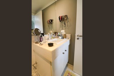Apartamento à venda com 77m², 2 quartos e 2 vagas Apartamento à venda com 77m², 2 quartos e 2 vagasBanheiro da Suíte
