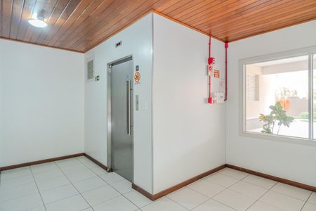 Apartamento à venda com 72m², 2 quartos e 1 vaga Apartamento à venda com 72m², 2 quartos e 1 vagaHall social
