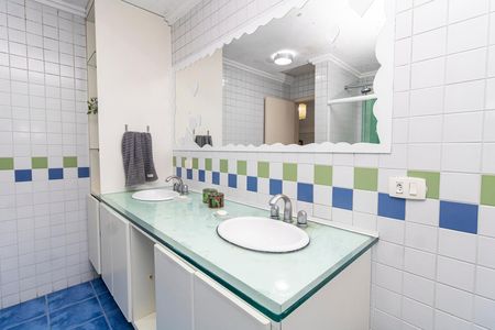 Casa de condomínio à venda com 288m², 4 quartos e 3 vagasBanheiro da Suíte 2