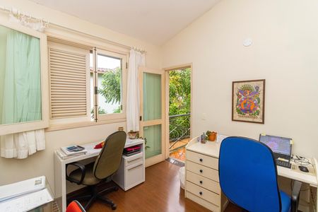 Casa de condomínio à venda com 288m², 4 quartos e 3 vagasQuarto