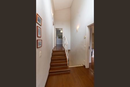 Casa de condomínio à venda com 288m², 4 quartos e 3 vagasCorredor - Quartos