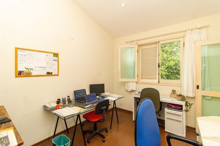 Casa de condomínio à venda com 288m², 4 quartos e 3 vagasQuarto