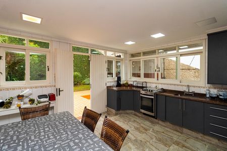 Casa de condomínio à venda com 288m², 4 quartos e 3 vagasCozinha