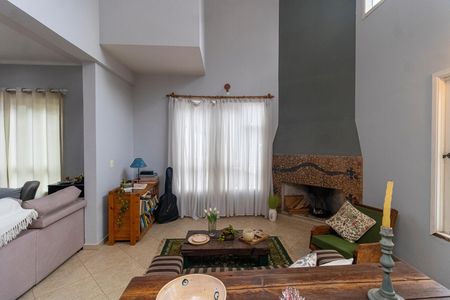 Casa de condomínio à venda com 288m², 4 quartos e 3 vagasSala