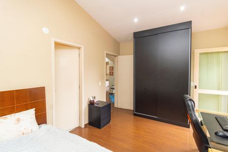 Casa de condomínio à venda com 288m², 4 quartos e 3 vagasSuíte 3