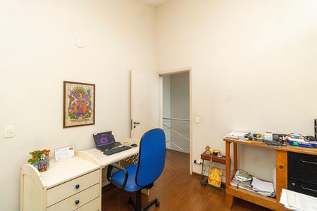 Casa de condomínio à venda com 288m², 4 quartos e 3 vagasQuarto
