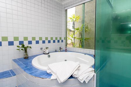 Casa de condomínio à venda com 288m², 4 quartos e 3 vagasBanheiro da Suíte 2