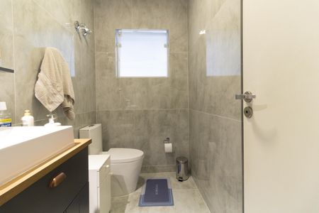 Casa à venda com 179m², 3 quartos e 2 vagas Casa à venda com 179m², 3 quartos e 2 vagasBanheiro Social