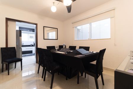 Casa à venda com 179m², 3 quartos e 2 vagas Casa à venda com 179m², 3 quartos e 2 vagasSala de Almoço