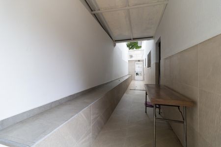 Casa à venda com 179m², 3 quartos e 2 vagas Casa à venda com 179m², 3 quartos e 2 vagasCorredor Lateral