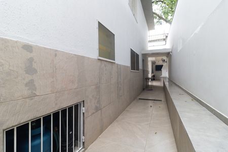 Casa à venda com 179m², 3 quartos e 2 vagas Casa à venda com 179m², 3 quartos e 2 vagasCorredor Lateral