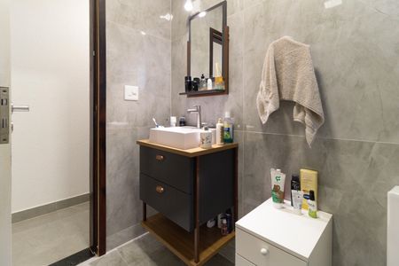 Casa à venda com 179m², 3 quartos e 2 vagas Casa à venda com 179m², 3 quartos e 2 vagasBanheiro Social