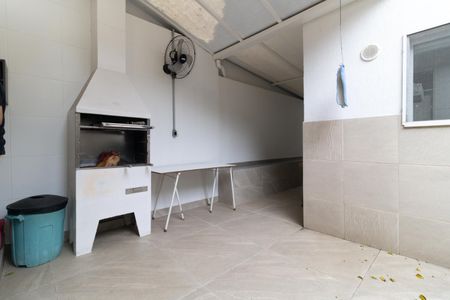 Casa à venda com 179m², 3 quartos e 2 vagas Casa à venda com 179m², 3 quartos e 2 vagasQuintal - Churrasqueira