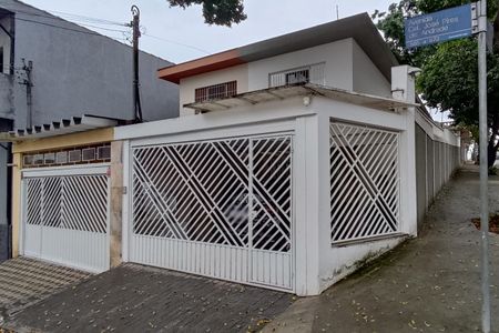 Casa à venda com 179m², 3 quartos e 2 vagas Casa à venda com 179m², 3 quartos e 2 vagasFachada