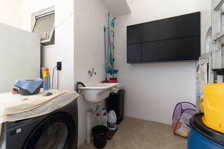 Casa à venda com 179m², 3 quartos e 2 vagas Casa à venda com 179m², 3 quartos e 2 vagasLavanderia
