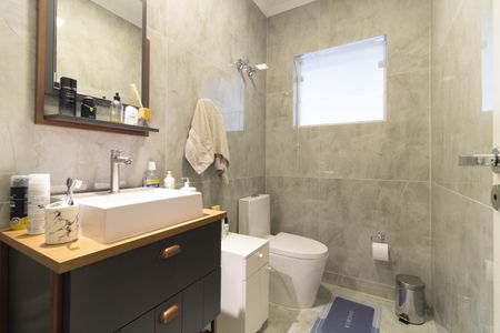 Casa à venda com 179m², 3 quartos e 2 vagas Casa à venda com 179m², 3 quartos e 2 vagasBanheiro Social