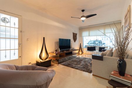 Casa à venda com 179m², 3 quartos e 2 vagas Casa à venda com 179m², 3 quartos e 2 vagasSala