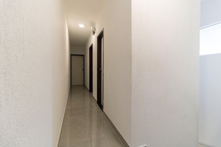 Casa à venda com 179m², 3 quartos e 2 vagas Casa à venda com 179m², 3 quartos e 2 vagasCorredor