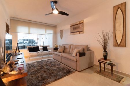 Casa à venda com 179m², 3 quartos e 2 vagas Casa à venda com 179m², 3 quartos e 2 vagasSala