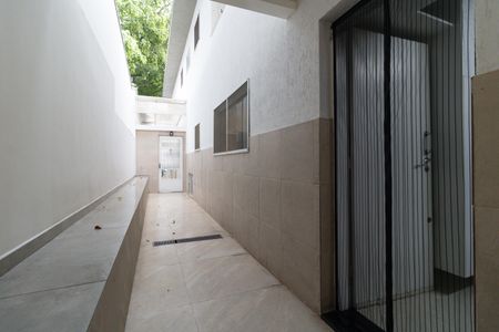 Casa à venda com 179m², 3 quartos e 2 vagas Casa à venda com 179m², 3 quartos e 2 vagasCorredor Lateral