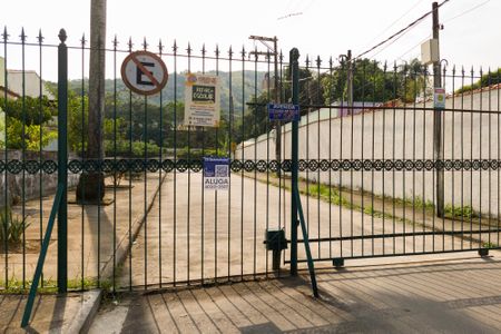 Casa de condomínio para alugar com 120m², 2 quartos e 1 vaga Casa de condomínio para alugar com 120m², 2 quartos e 1 vagaFachada