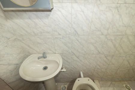 Casa de condomínio para alugar com 120m², 2 quartos e 1 vaga Casa de condomínio para alugar com 120m², 2 quartos e 1 vagaBanheiro da Suíte