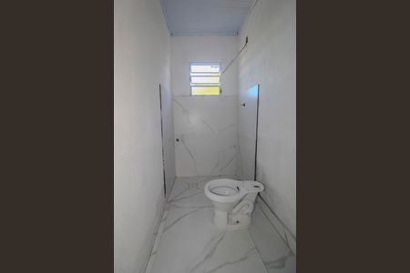 Casa para alugar com 53m², 2 quartos e 1 vaga Casa para alugar com 53m², 2 quartos e 1 vagaBanheiro