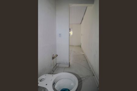 Casa para alugar com 53m², 2 quartos e 1 vaga Casa para alugar com 53m², 2 quartos e 1 vagaBanheiro