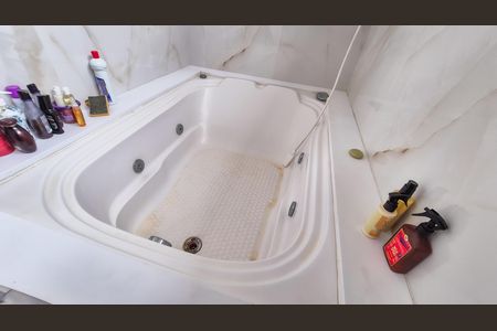 Apartamento para alugar com 660m², 4 quartos e 2 vagas Apartamento para alugar com 660m², 4 quartos e 2 vagasBanheiro da Suíte 2
