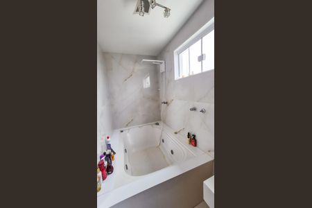 Apartamento para alugar com 660m², 4 quartos e 2 vagas Apartamento para alugar com 660m², 4 quartos e 2 vagasBanheiro da Suíte 2