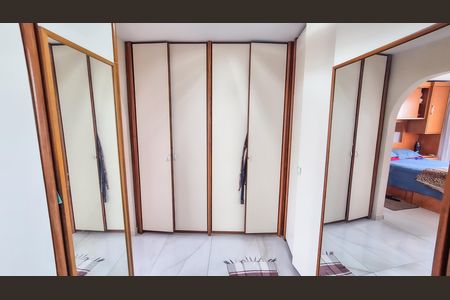 Apartamento para alugar com 660m², 4 quartos e 2 vagas Apartamento para alugar com 660m², 4 quartos e 2 vagasCloset da Suíte 2