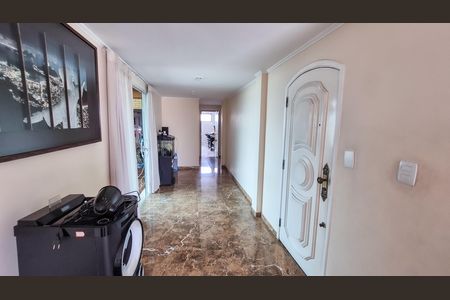 Apartamento para alugar com 660m², 4 quartos e 2 vagas Apartamento para alugar com 660m², 4 quartos e 2 vagasCorredor