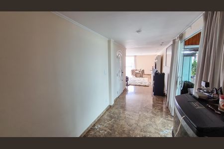 Apartamento para alugar com 660m², 4 quartos e 2 vagas Apartamento para alugar com 660m², 4 quartos e 2 vagasCorredor