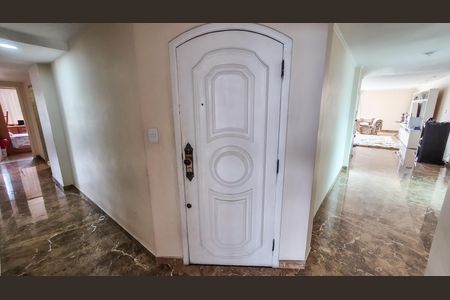 Apartamento para alugar com 660m², 4 quartos e 2 vagas Apartamento para alugar com 660m², 4 quartos e 2 vagasCorredor - porta Social