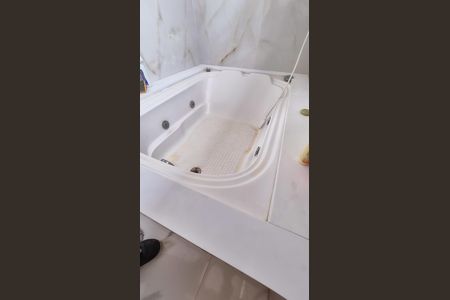 Apartamento para alugar com 660m², 4 quartos e 2 vagas Apartamento para alugar com 660m², 4 quartos e 2 vagasBanheiro da Suíte 2