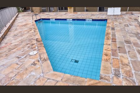 Apartamento para alugar com 660m², 4 quartos e 2 vagas Apartamento para alugar com 660m², 4 quartos e 2 vagasÁrea comum - piscina do Prédio