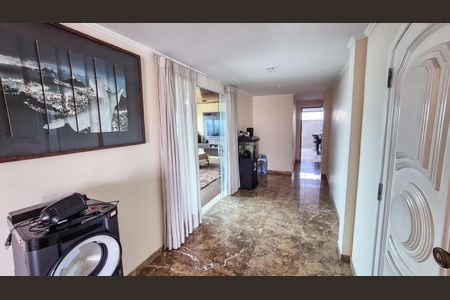 Apartamento para alugar com 660m², 4 quartos e 2 vagas Apartamento para alugar com 660m², 4 quartos e 2 vagasCorredor