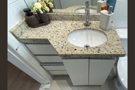 Apartamento à venda com 42m², 2 quartos e 1 vaga Apartamento à venda com 42m², 2 quartos e 1 vagaBanheiro