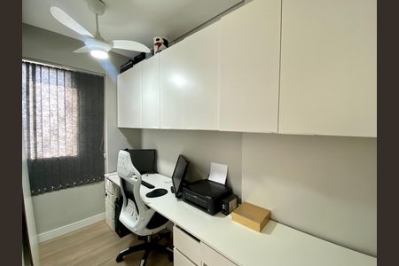 Apartamento à venda com 42m², 2 quartos e 1 vaga Apartamento à venda com 42m², 2 quartos e 1 vagaEscritório
