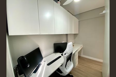 Apartamento à venda com 42m², 2 quartos e 1 vaga Apartamento à venda com 42m², 2 quartos e 1 vagaEscritório
