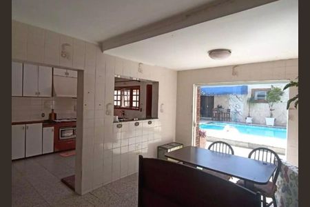 Casa de condomínio para alugar com 340m², 3 quartos e 4 vagas Casa de condomínio para alugar com 340m², 3 quartos e 4 vagasÁrea externa