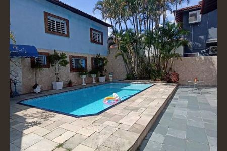 Casa de condomínio para alugar com 340m², 3 quartos e 4 vagas Casa de condomínio para alugar com 340m², 3 quartos e 4 vagasÁrea externa