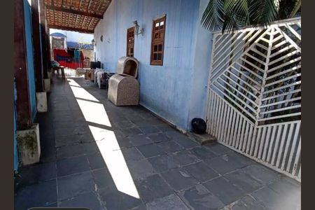 Casa de condomínio para alugar com 340m², 3 quartos e 4 vagas Casa de condomínio para alugar com 340m², 3 quartos e 4 vagasFachada