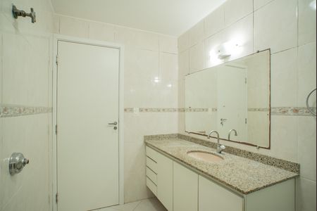 Apartamento à venda com 96m², 3 quartos e sem vaga Apartamento à venda com 96m², 3 quartos e sem vagaBanheiro