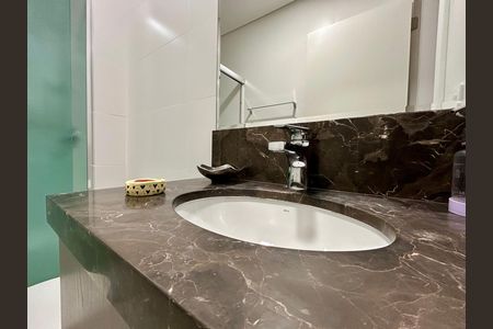 Apartamento para alugar com 71m², 2 quartos e 1 vaga Apartamento para alugar com 71m², 2 quartos e 1 vagaBanheiro social