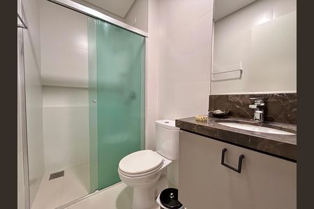 Apartamento para alugar com 71m², 2 quartos e 1 vaga Apartamento para alugar com 71m², 2 quartos e 1 vagaBanheiro social